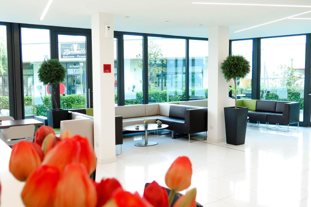 Ibis Styles Milano Melegnano Hotel Carpiano Exterior photo